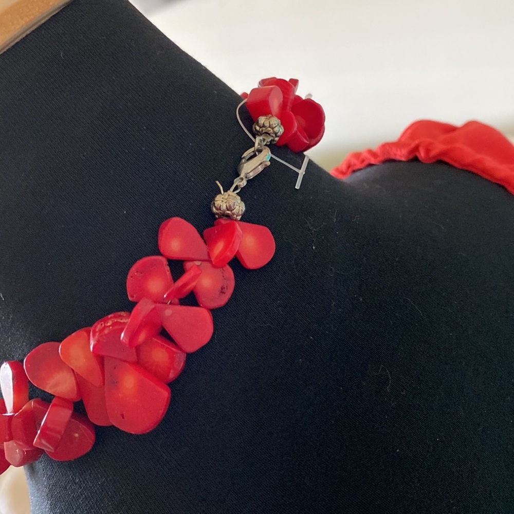 Fabulous coral necklace with pizzazz! - Picture 4 of 6